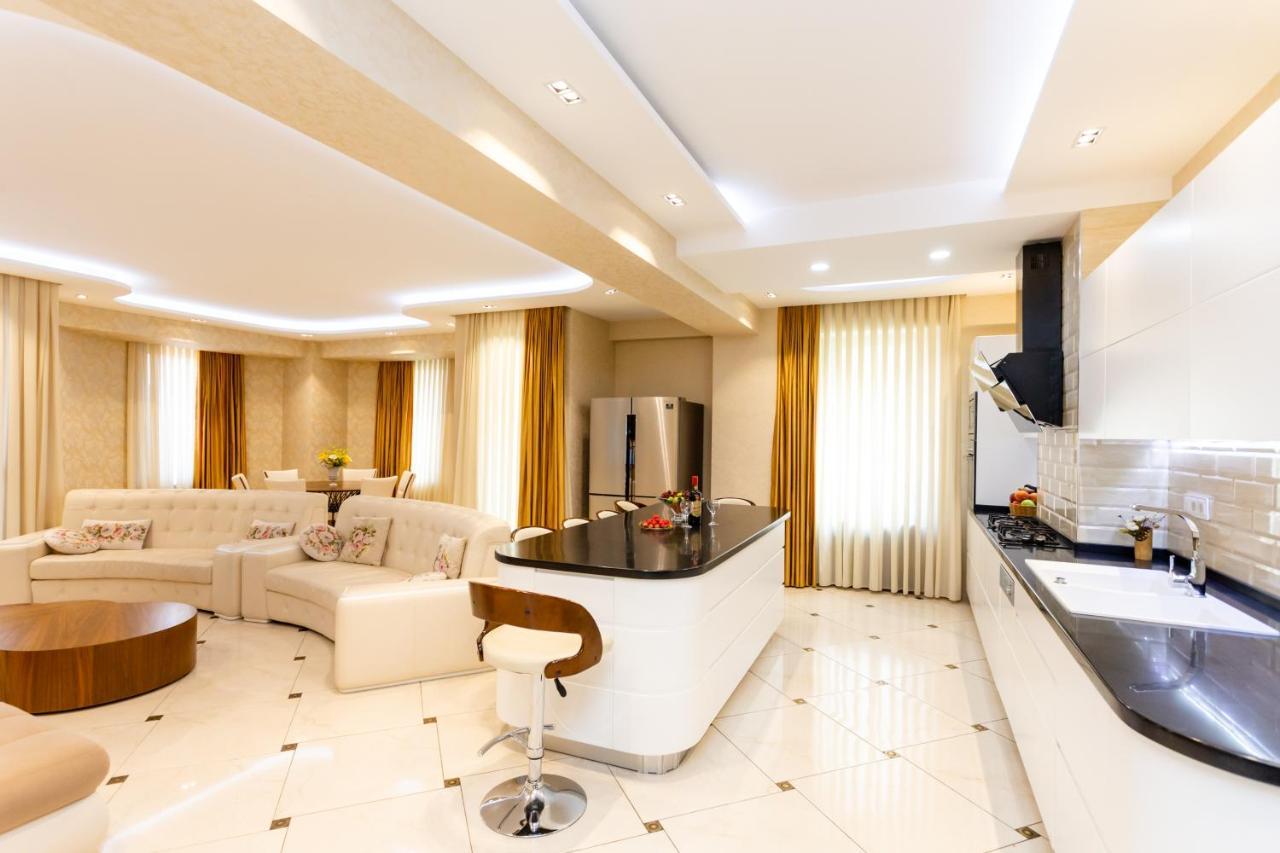Central Cozy 3Bd-2Bath Apartment Tbilisi Exteriör bild