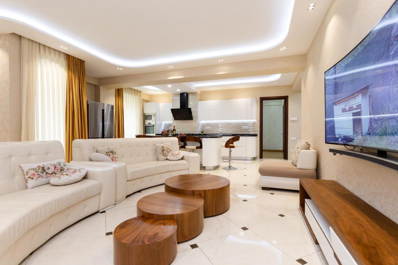 Central Cozy 3Bd-2Bath Apartment Tbilisi Exteriör bild