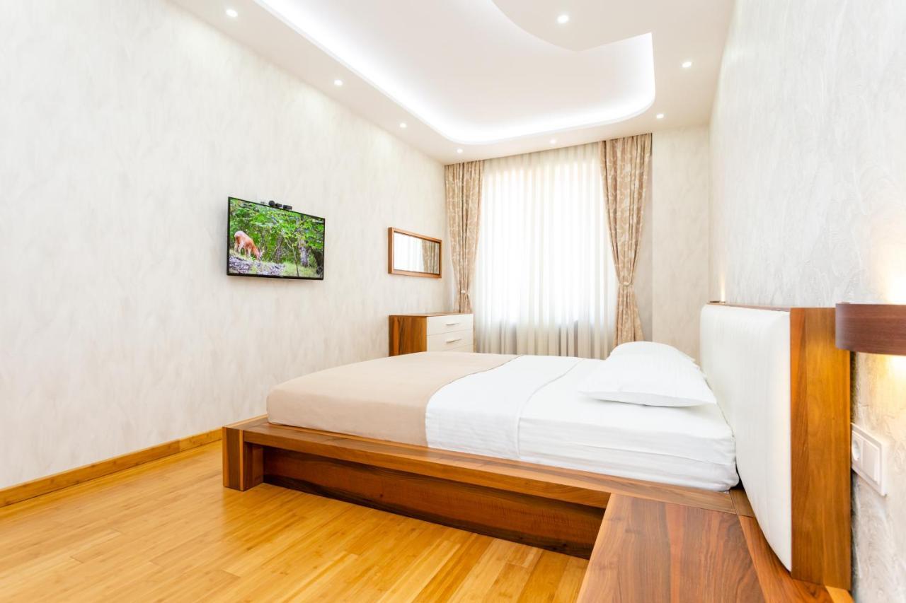 Central Cozy 3Bd-2Bath Apartment Tbilisi Exteriör bild
