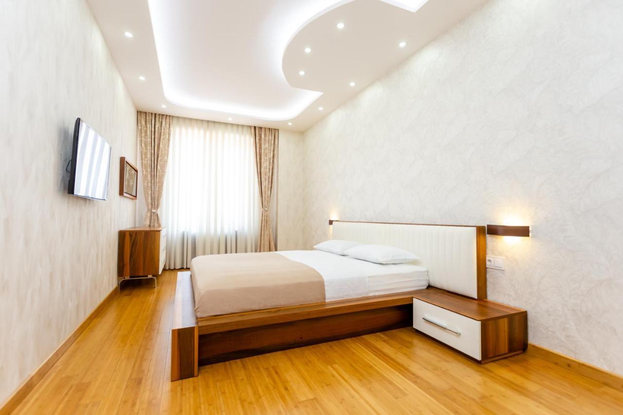 Central Cozy 3Bd-2Bath Apartment Tbilisi Exteriör bild
