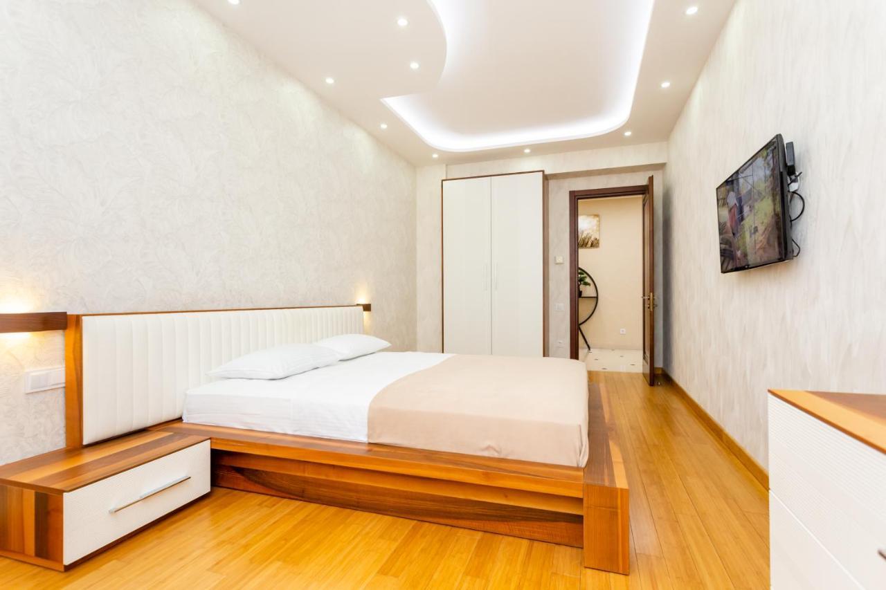 Central Cozy 3Bd-2Bath Apartment Tbilisi Exteriör bild