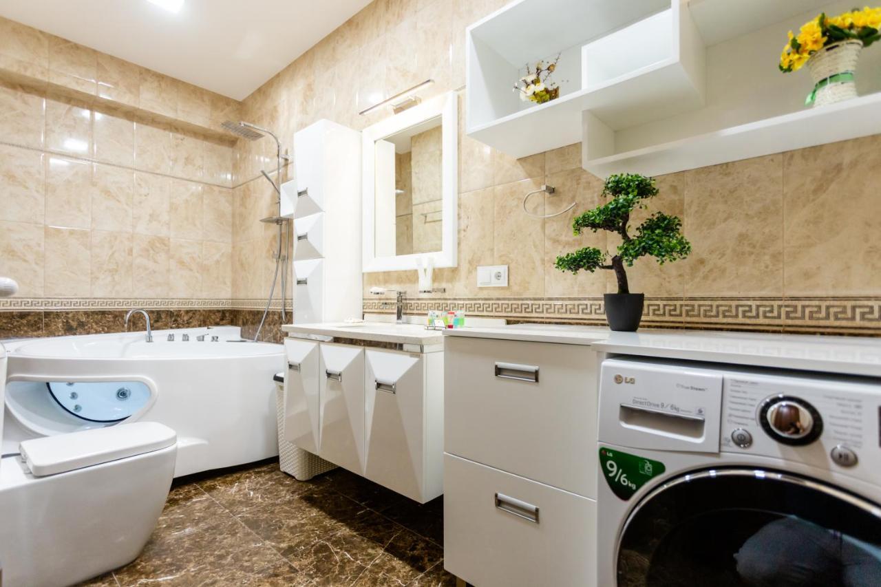 Central Cozy 3Bd-2Bath Apartment Tbilisi Exteriör bild