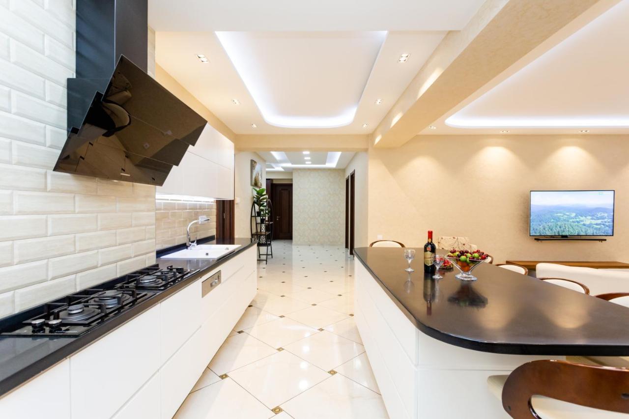 Central Cozy 3Bd-2Bath Apartment Tbilisi Exteriör bild